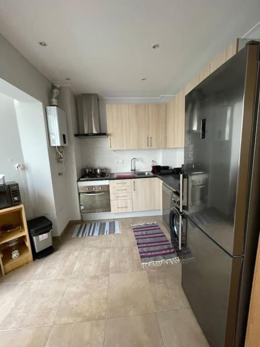 Quarto De Casal Close To Lisbon Flat Equipado Almada Zewnętrze zdjęcie