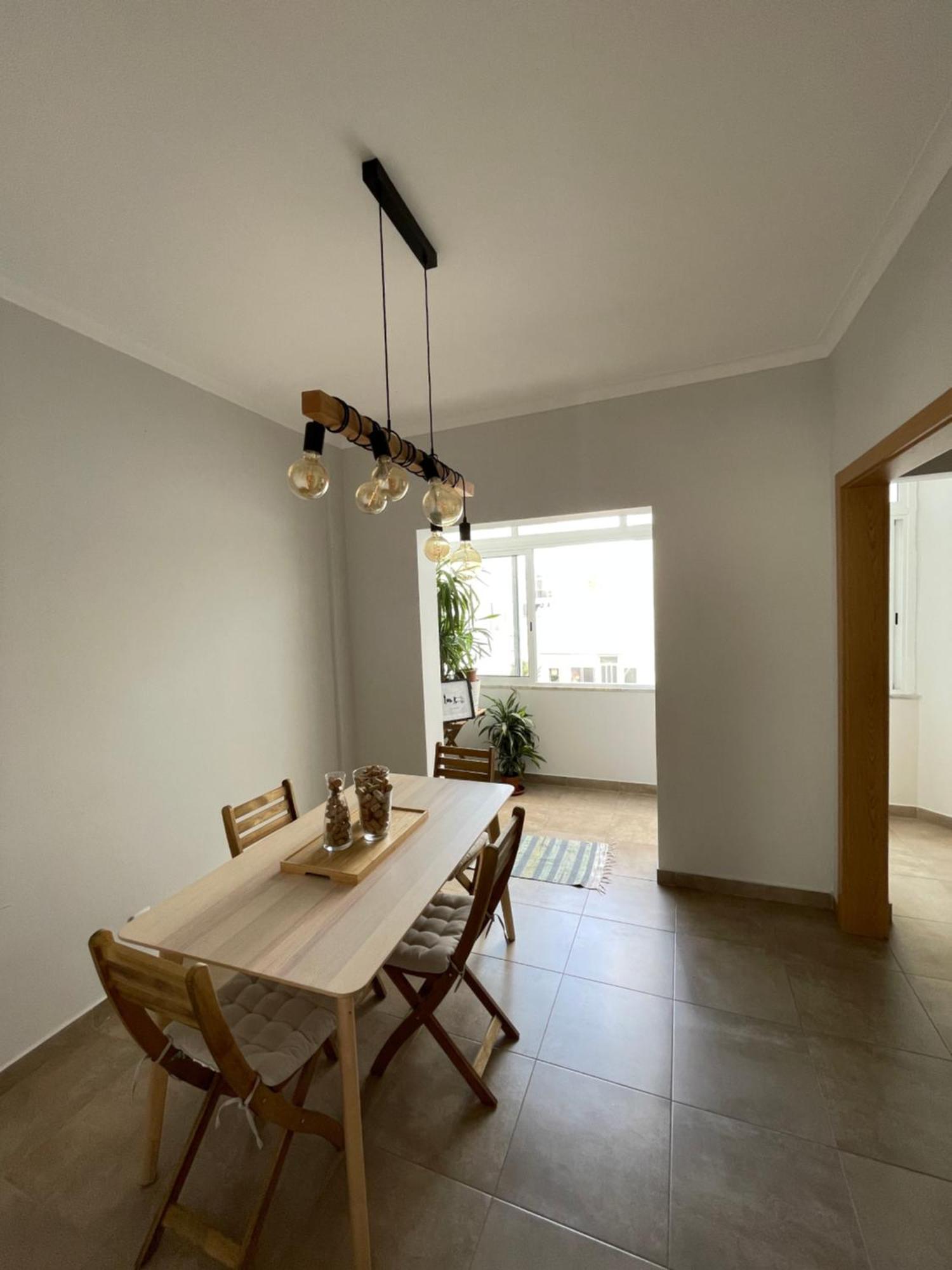 Quarto De Casal Close To Lisbon Flat Equipado Almada Zewnętrze zdjęcie