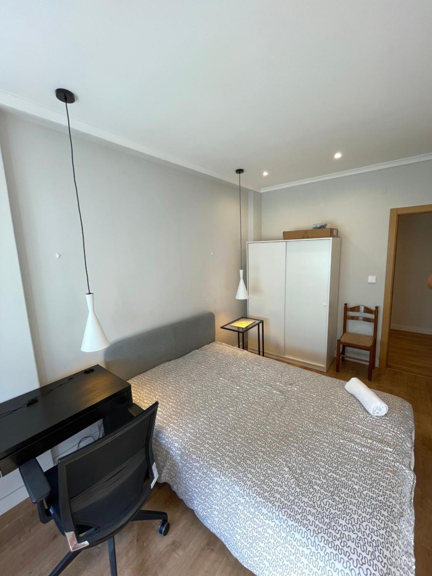 Quarto De Casal Close To Lisbon Flat Equipado Almada Zewnętrze zdjęcie
