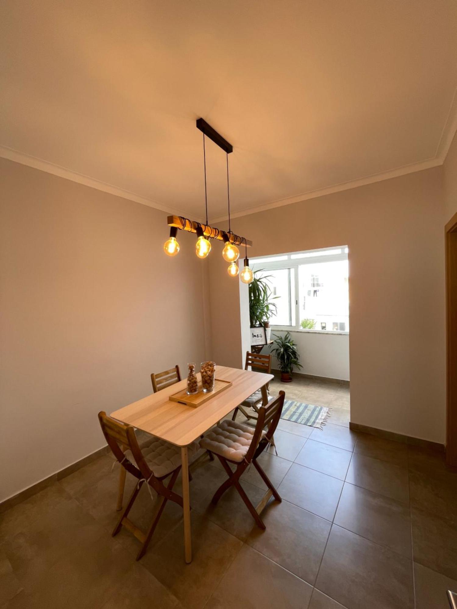 Quarto De Casal Close To Lisbon Flat Equipado Almada Zewnętrze zdjęcie
