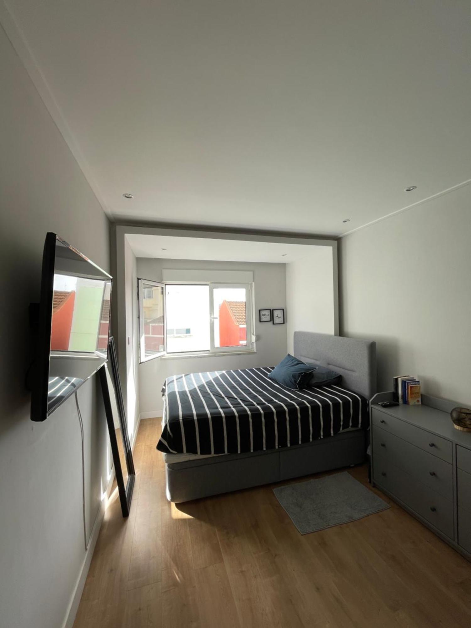 Quarto De Casal Close To Lisbon Flat Equipado Almada Pokój zdjęcie